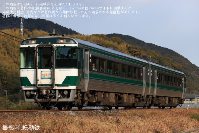 【JR四】国鉄色ペアも充当、臨時特急「やくおうじ号」を運行(2026年1月) - 桑野〜新野間にて撮影