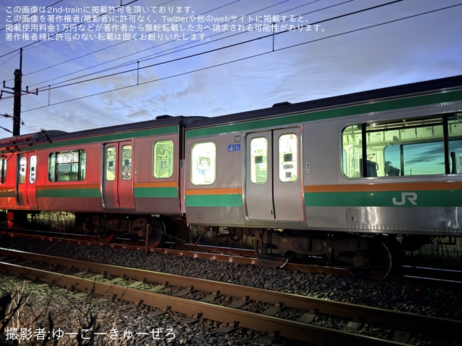 【JR東】E231系U33編成+U529編成が車と衝突し脱線を不明で撮影した写真