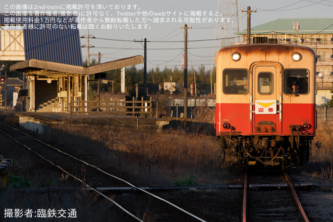 【小湊】新年のヘッドマーク掲出(202601)を不明で撮影した写真