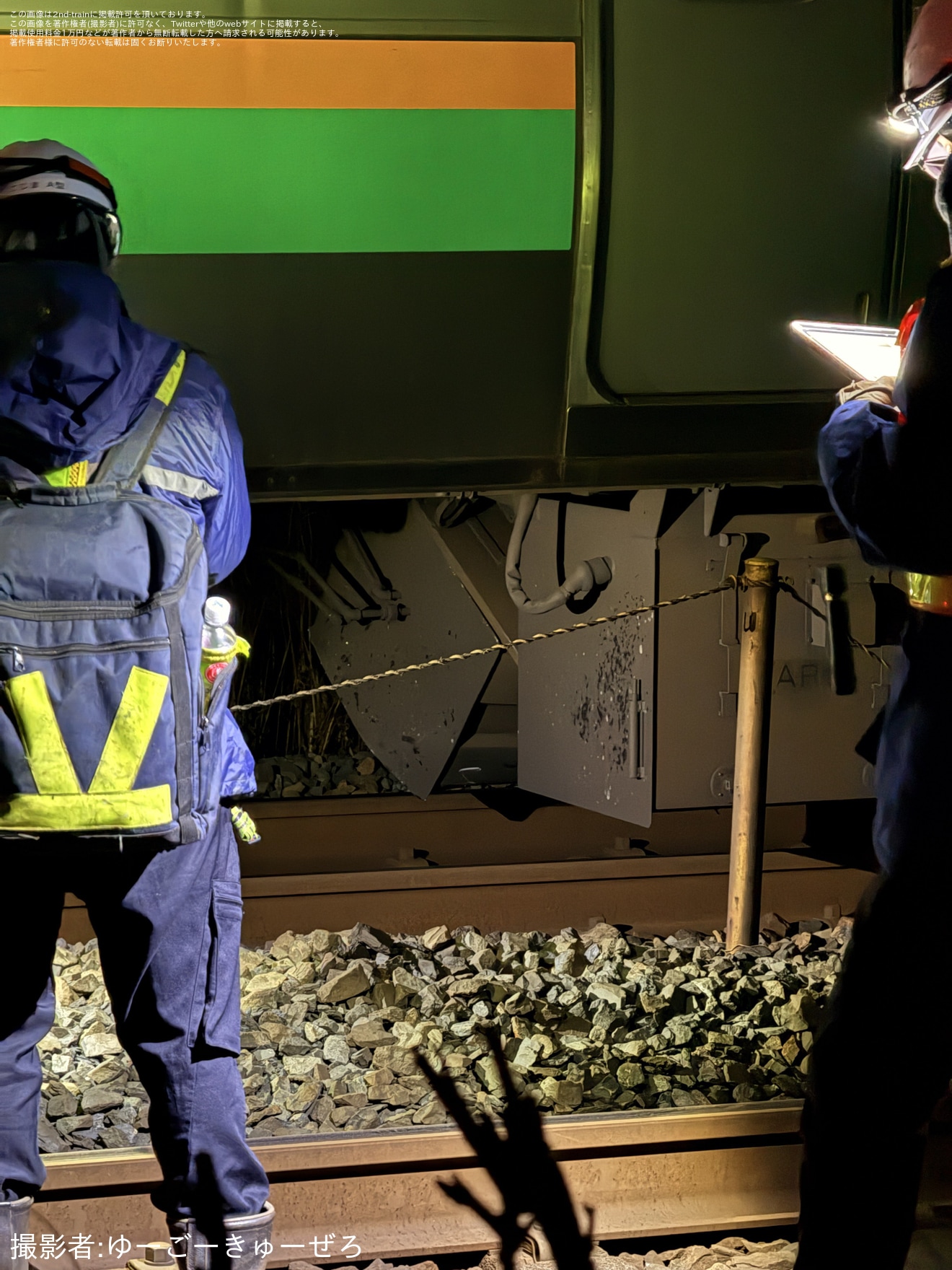 【JR東】E231系U33編成+U529編成が車と衝突し脱線の拡大写真