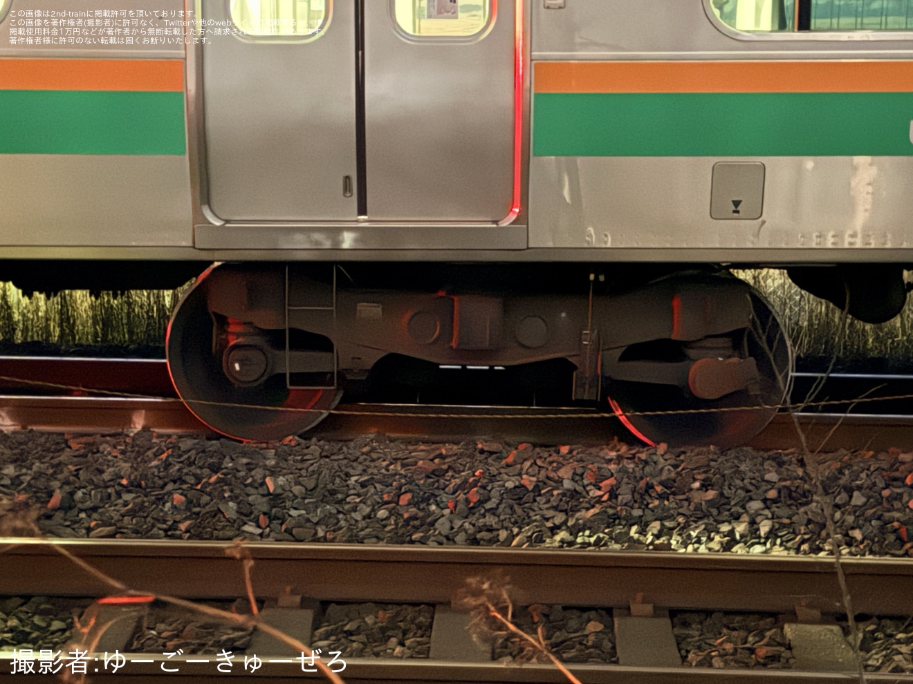 【JR東】E231系U33編成+U529編成が車と衝突し脱線の拡大写真