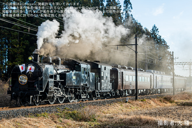 SL大樹7号/C11 325(謹賀新年HM・日章旗掲出)＋混色編成(茶＋青＋茶)
