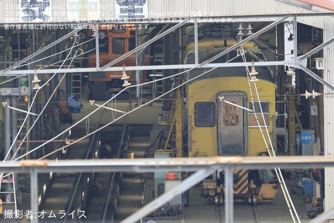 【近江】200形203F(元2417F) オレンジ色へ塗装 - 彦根工場にて撮影