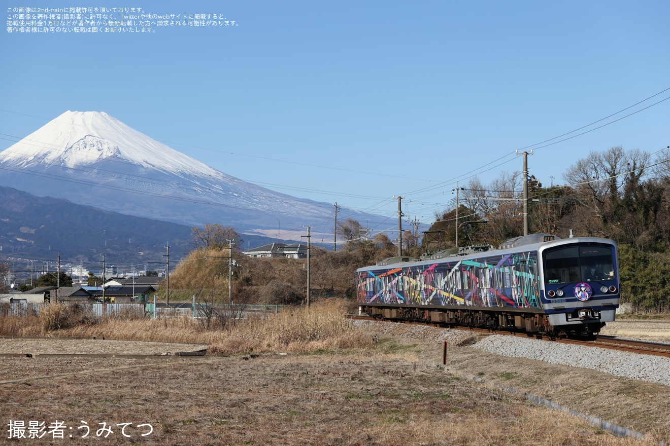 【伊豆箱】「黒澤ダイヤ」バースデーヘッドマークを取り付けの拡大写真