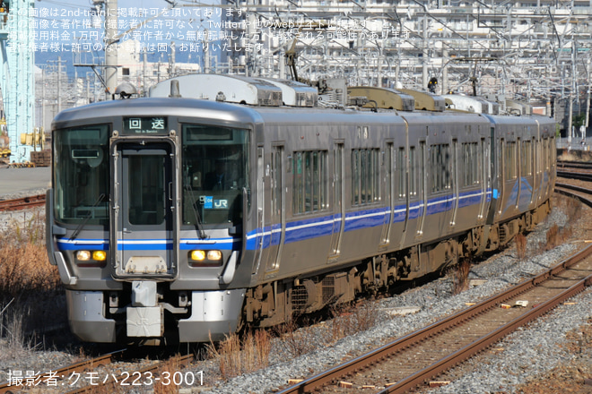 【あい鉄】521系AK07編成吹田総合車両所本所入場回送を岸辺駅で撮影した写真