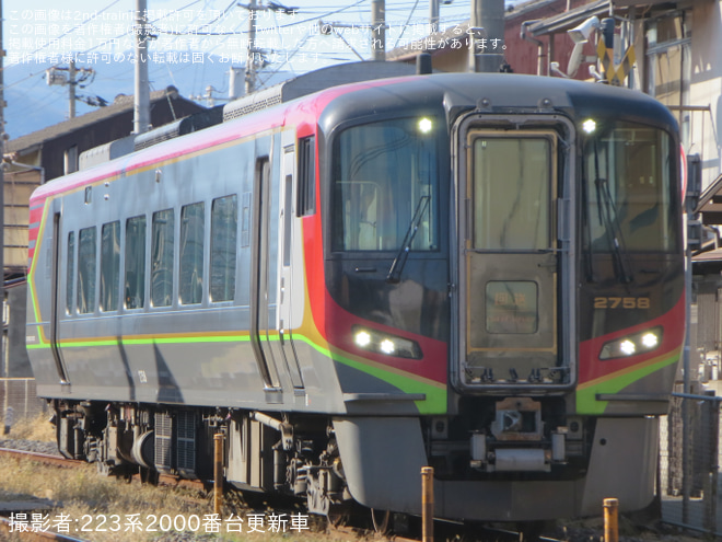 【JR四】2700系気動車2758号車多度津工場出場を香西～高松間で撮影した写真