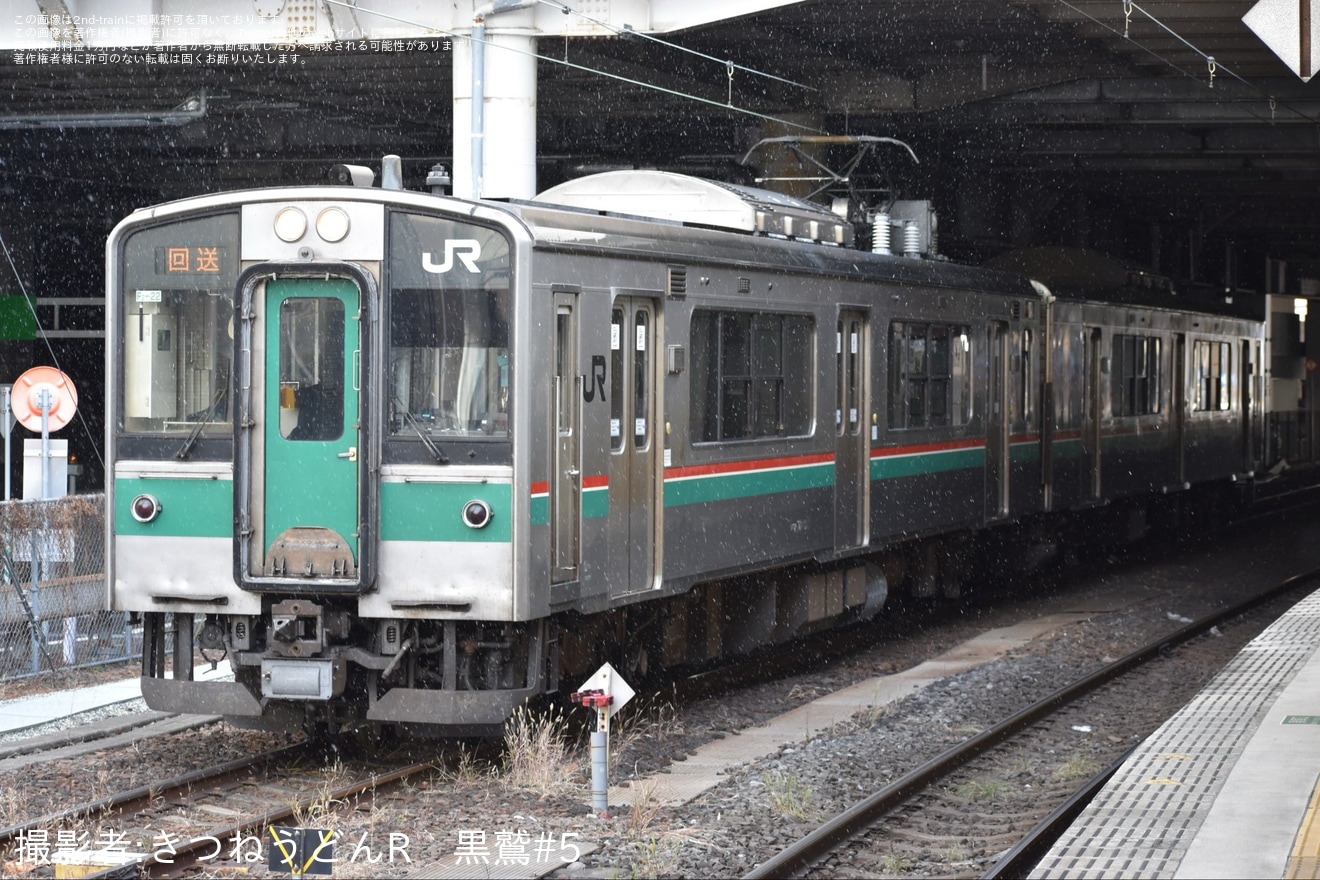 【JR東】乗用車と接触し修繕していた701系F2-22編成郡山総合車両センター出場回送の拡大写真