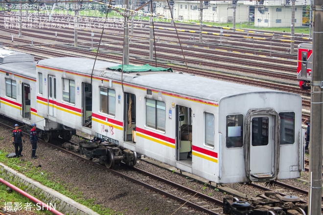 【KCI】05系05-108Fがデポック車両基地で線路から離れ吊り上げられていることが確認をデポック車両基地付近で撮影した写真