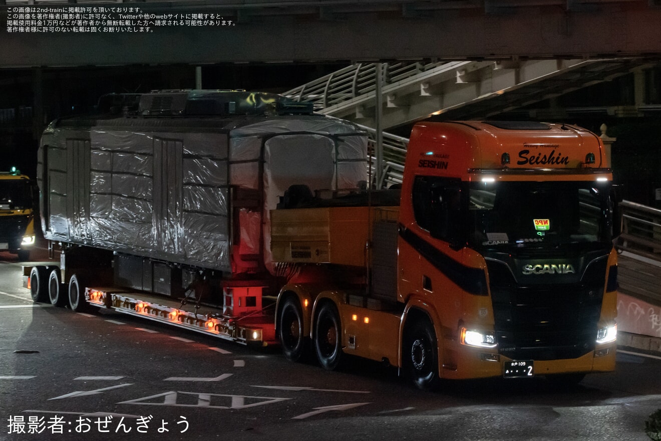 【江ノ電】700形の第1編成がJ-TREC(総合車両製作所)横浜事業所を出場し陸送の拡大写真