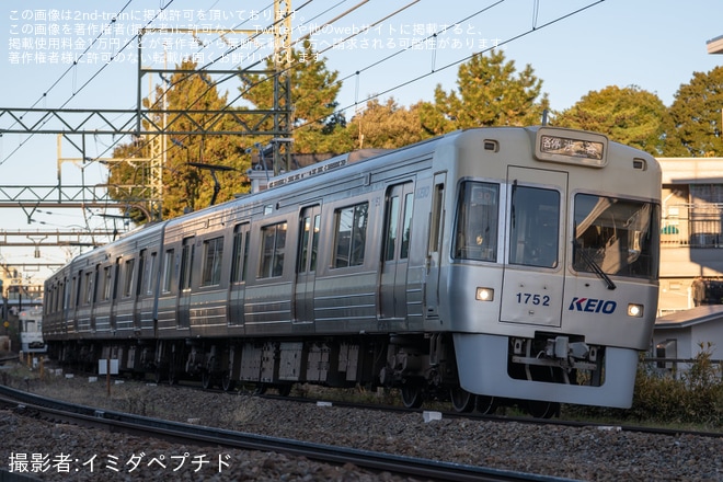 【京王】1000系デビュー30周年の記念日に合わせて1000系1751F/1752Fへ装飾が実施を不明で撮影した写真