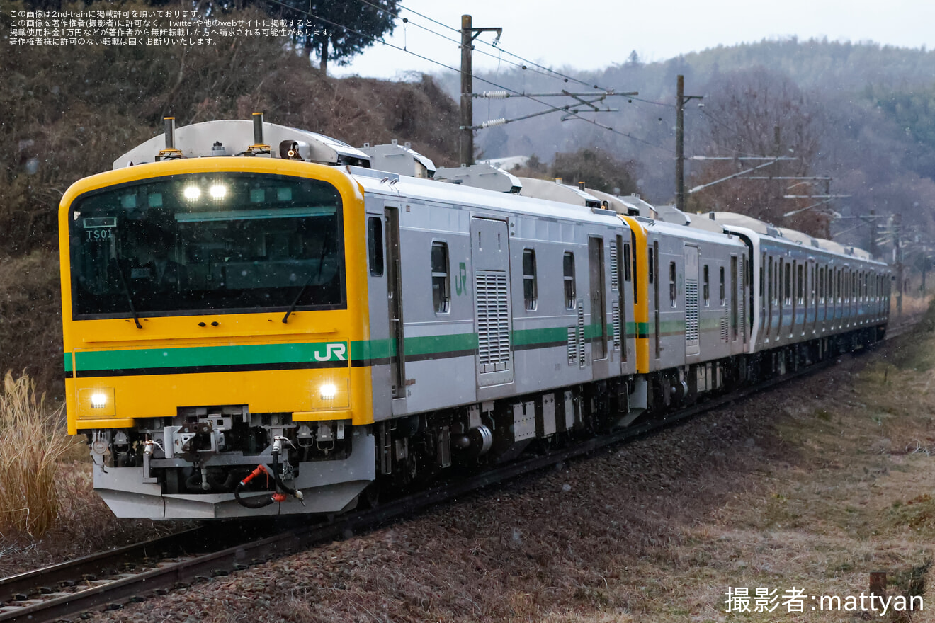 【JR東】E131系800番台N9編成が新潟車両センターから配給輸送(郡山より先編)の拡大写真