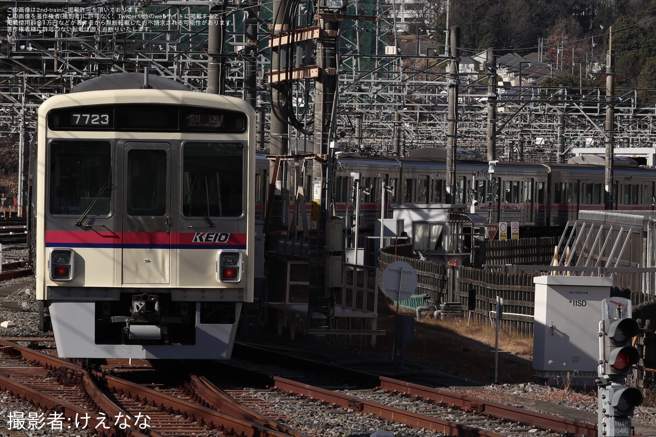 【京王】7000系7723Fが貫通路修繕のため高幡不動から若葉台まで臨時回送の拡大写真