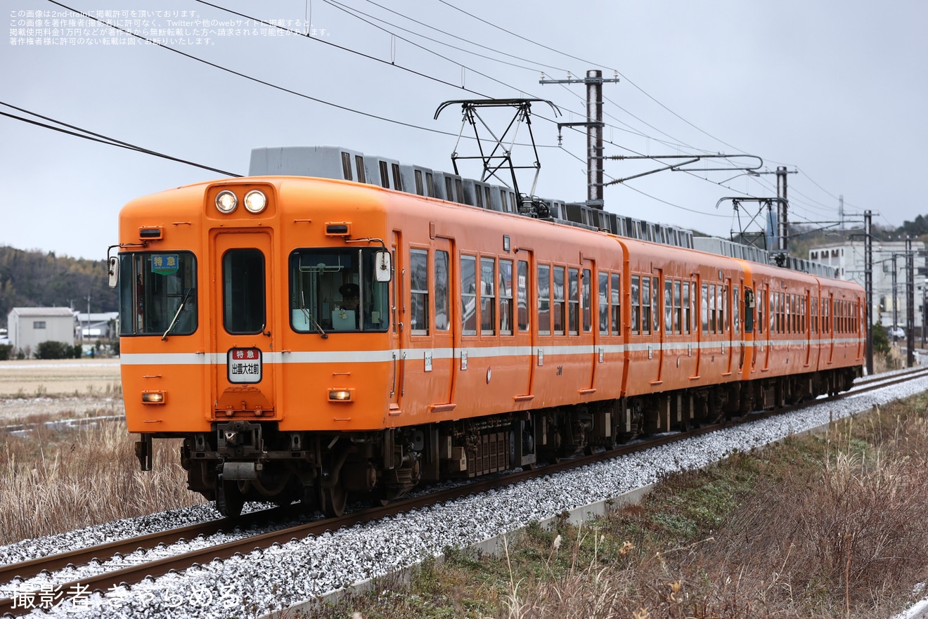 【一畑】2100系2104号・2114号使用「リバイバル特急スーパーライナー」を運行の拡大写真