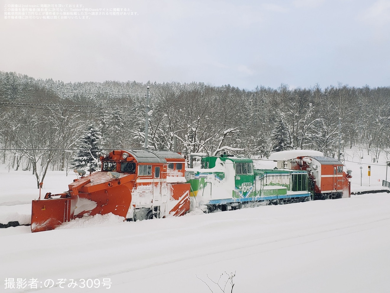【JR北】DE15-1533(旧ノロッコ塗装)が、宗谷南線(旭川〜名寄間)のラッセルで使用の拡大写真