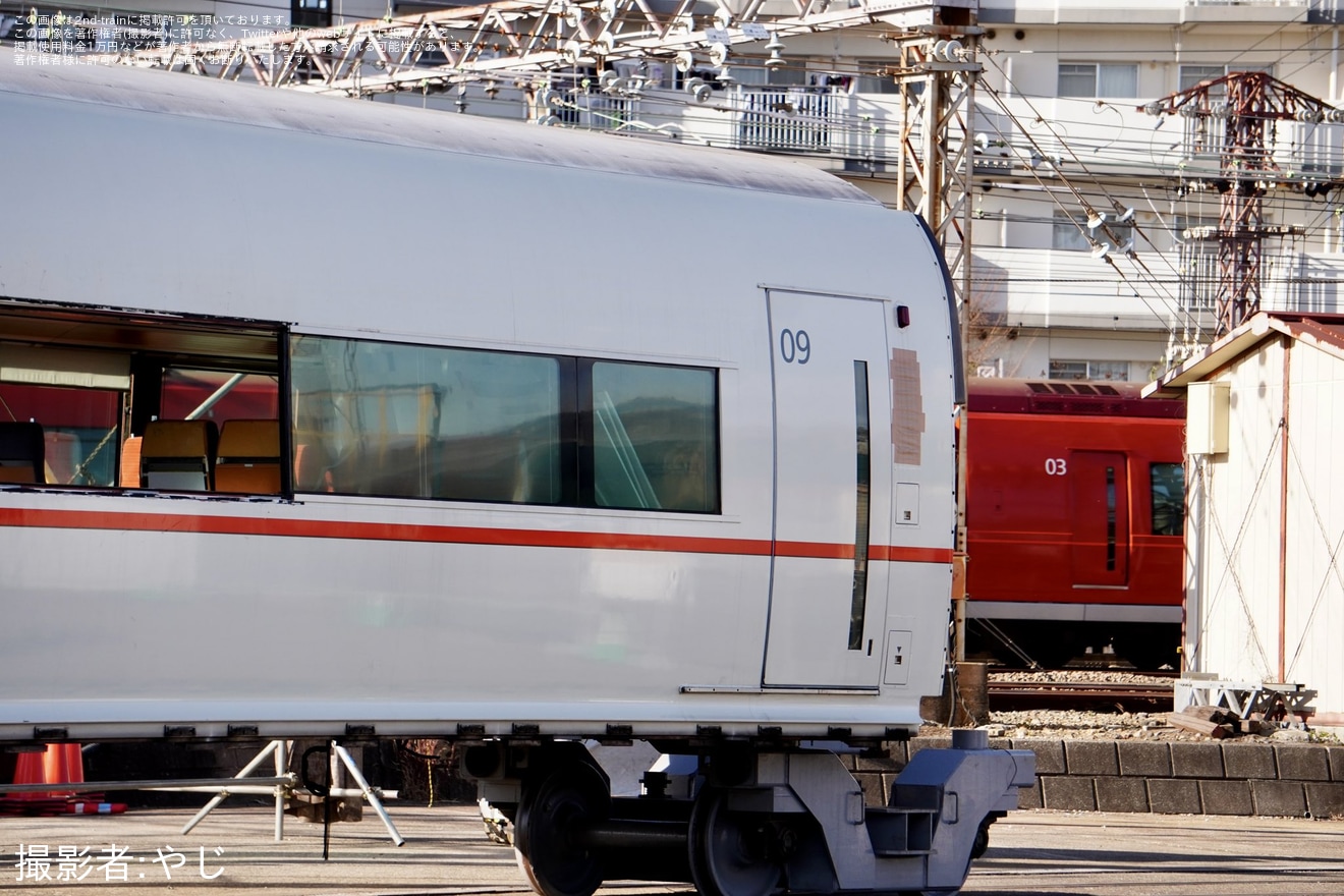 【小田急】50001編成8,9号車解体現場見学ツアーが開催の拡大写真
