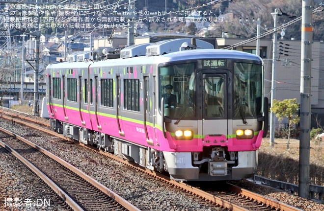 【ハピライン】521系HF01編成吹田総合車両所出場試運転を島本駅で撮影した写真