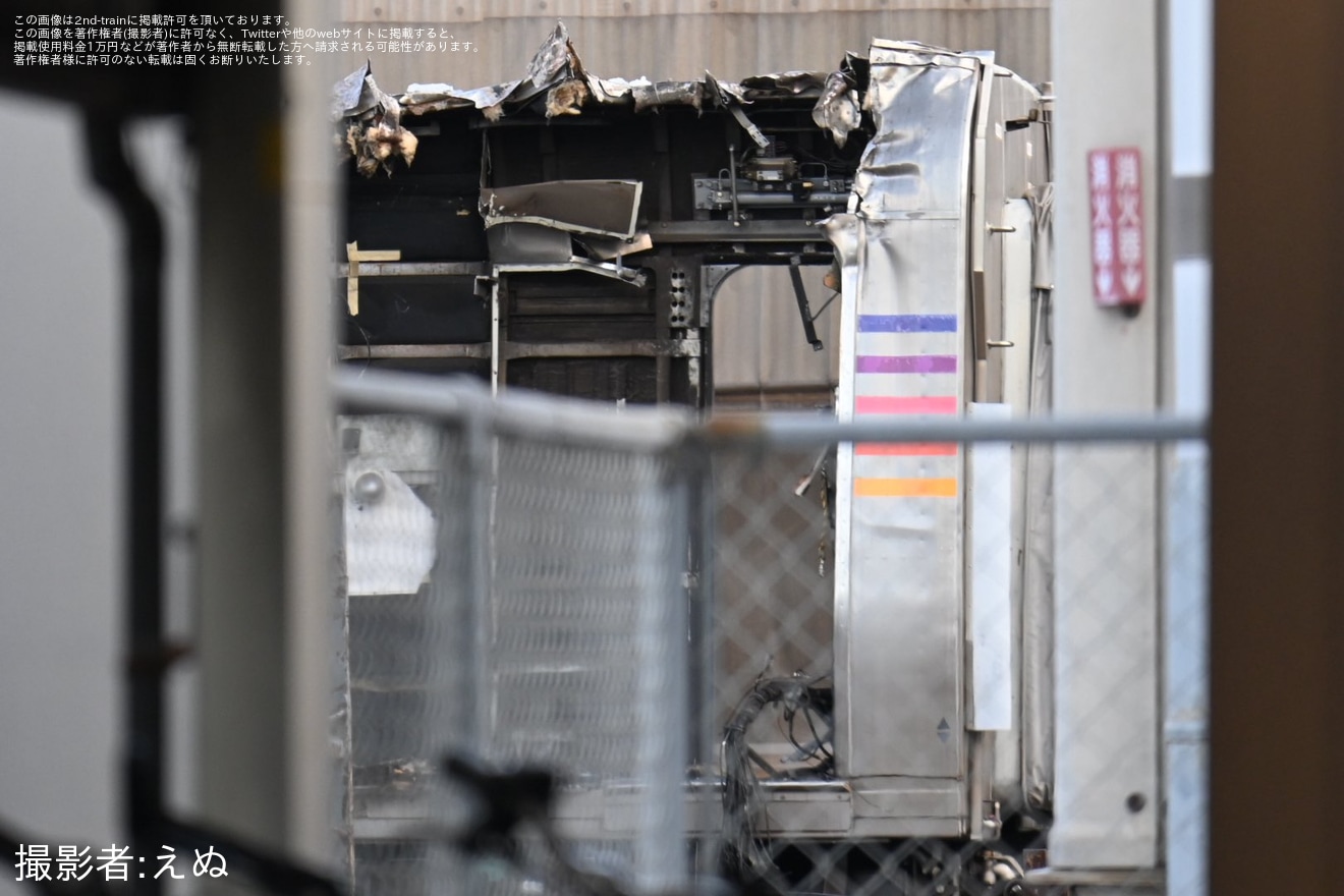 【JR東】E26系「カシオペア」が長野総合車両センターで4両目が解体中の拡大写真