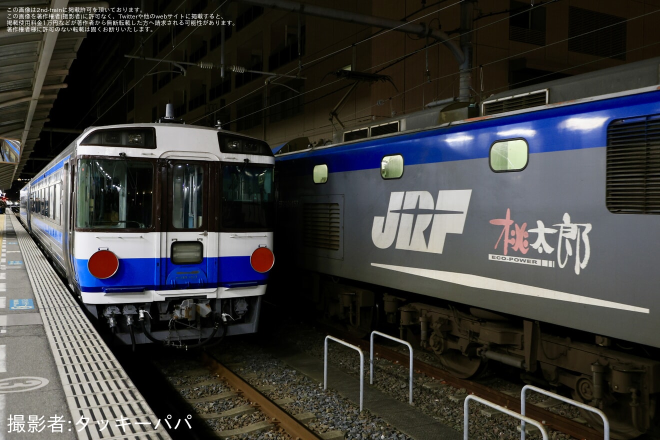 【JR四】キハ185系2両(キハ185-1016+キハ185-1017)が高松から西小倉へ甲種輸送の拡大写真