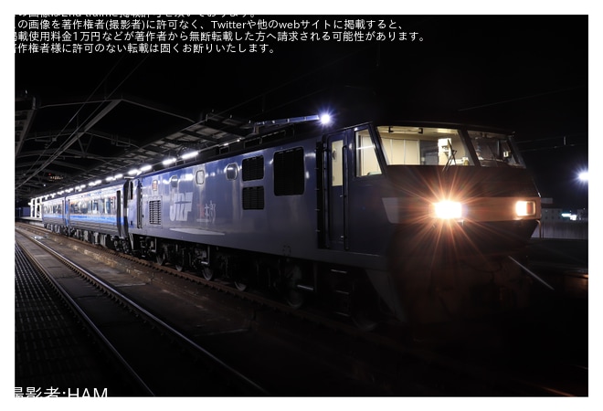 【JR四】キハ185系2両(キハ185-1016+キハ185-1017)が高松から西小倉へ甲種輸送を不明で撮影した写真