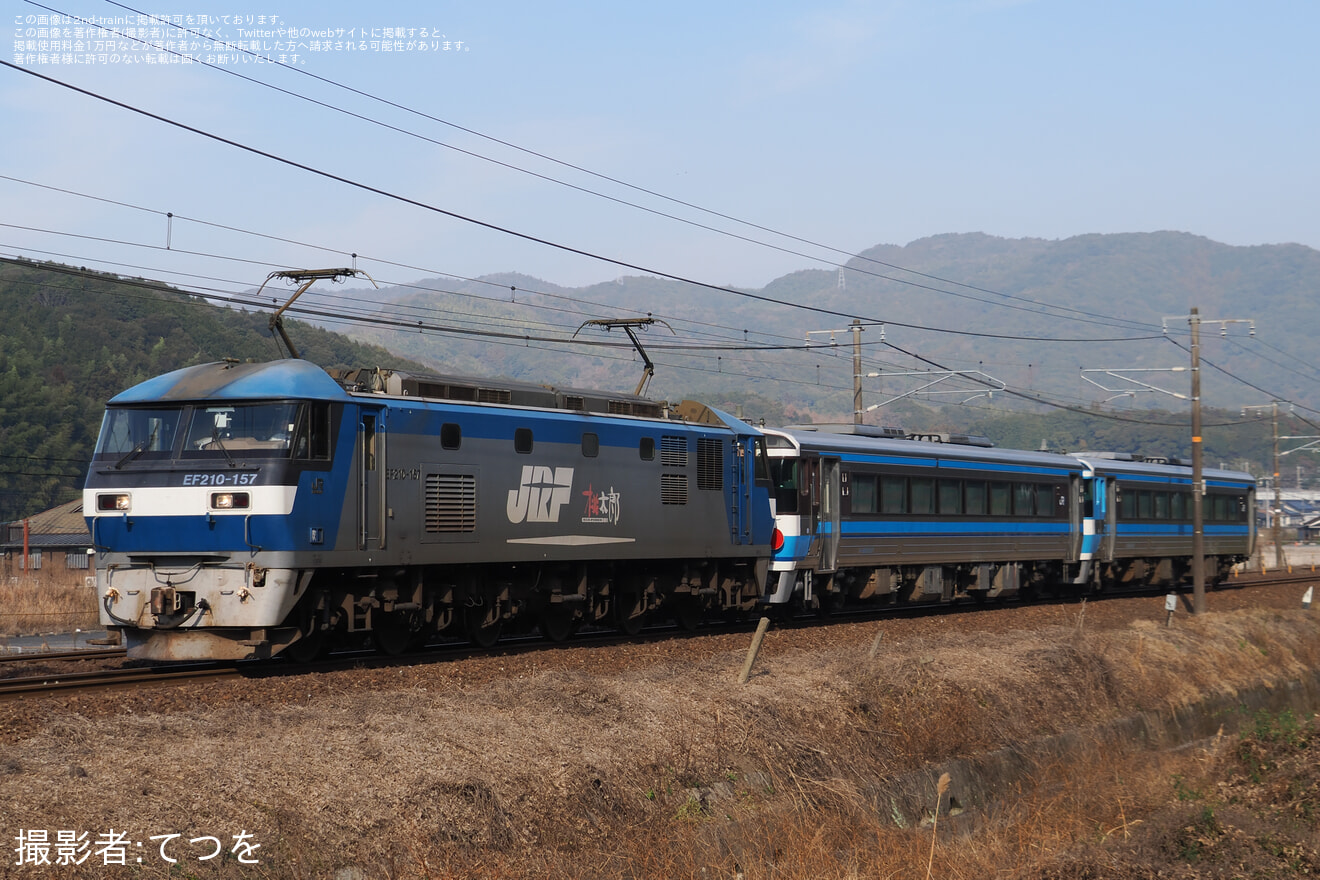 【JR四】キハ185系2両(キハ185-1016+キハ185-1017)が高松から西小倉へ甲種輸送の拡大写真