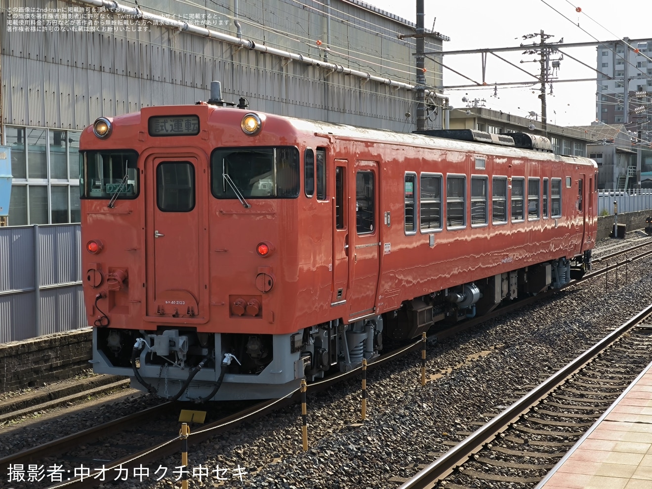 【JR西】キハ40-2123下関総合車両所本所出場構内試運転の拡大写真