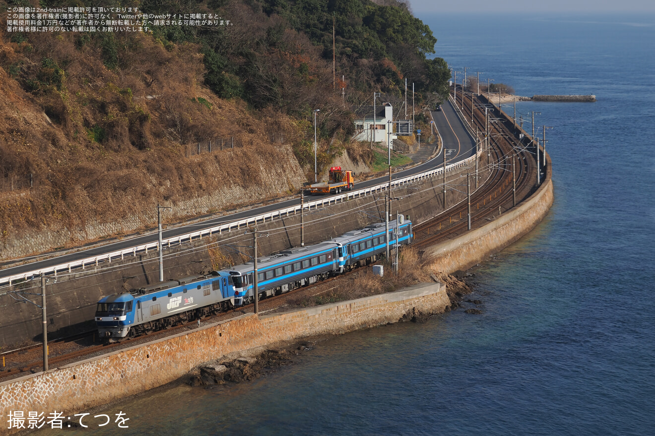 【JR四】キハ185系2両(キハ185-1016+キハ185-1017)が高松から西小倉へ甲種輸送の拡大写真