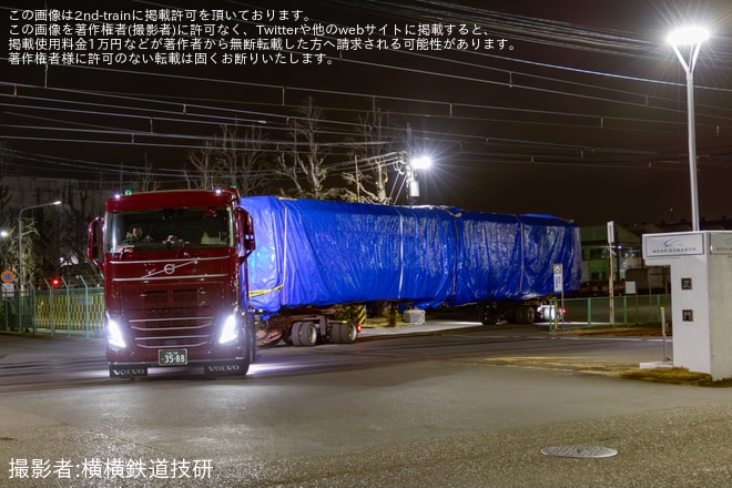 【阿武急】AB900系AB-8編成用だった構体が陸送を不明で撮影した写真