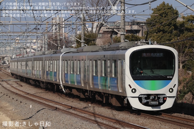【西武】30000系32102Fと38107Fが連結した10両で西武新宿線系統で運用を航空公園駅で撮影した写真