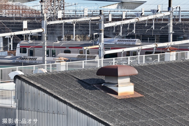 【JR東】E233系サイ103編成が京葉線へ転用へ、京葉車両センター所属車両と同じ帯色に変更を東京総合車両センター付近で撮影した写真