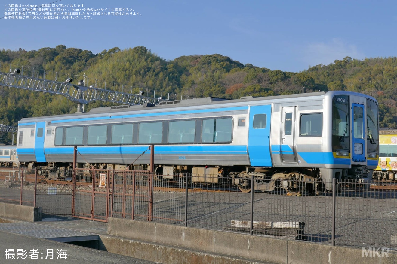 【JR四】アンパンマン列車25周年記念 「復刻!初代アンパンマン列車」ラッピングが運転を終え通常塗装にの拡大写真