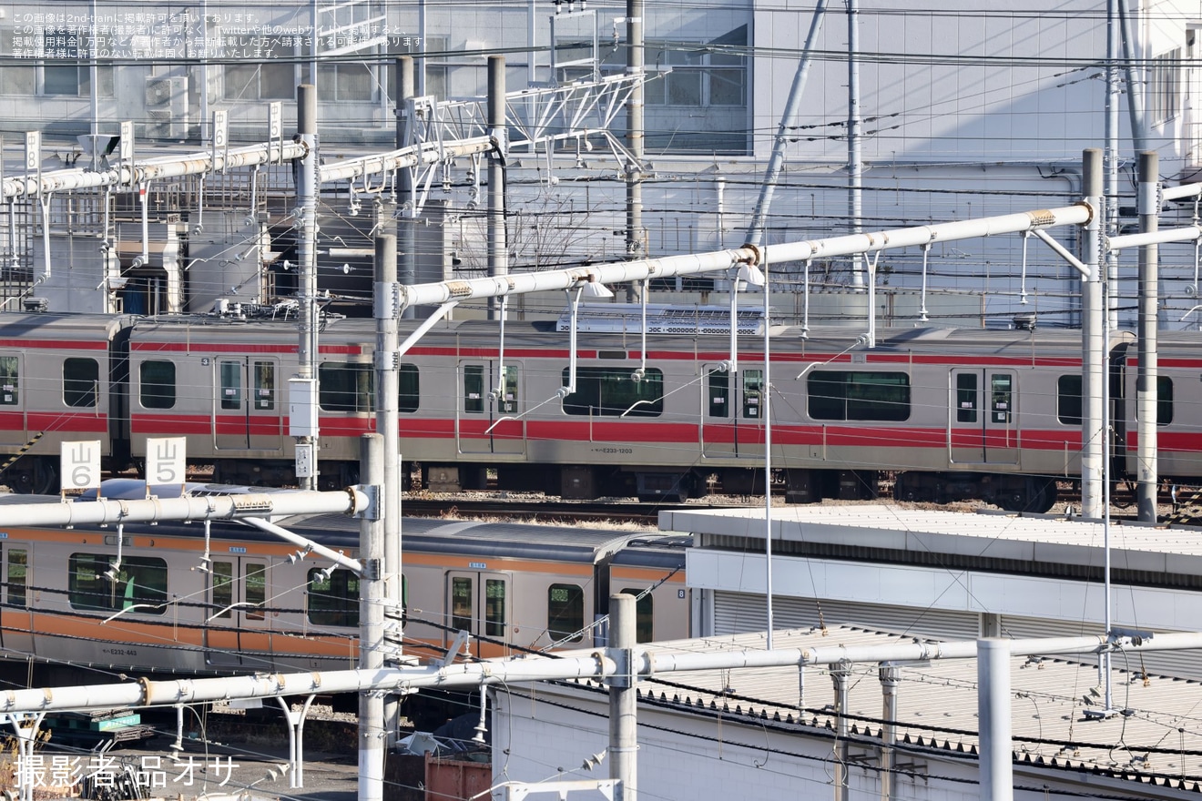 【JR東】E233系サイ103編成が京葉線へ転用へ、京葉車両センター所属車両と同じ帯色に変更の拡大写真