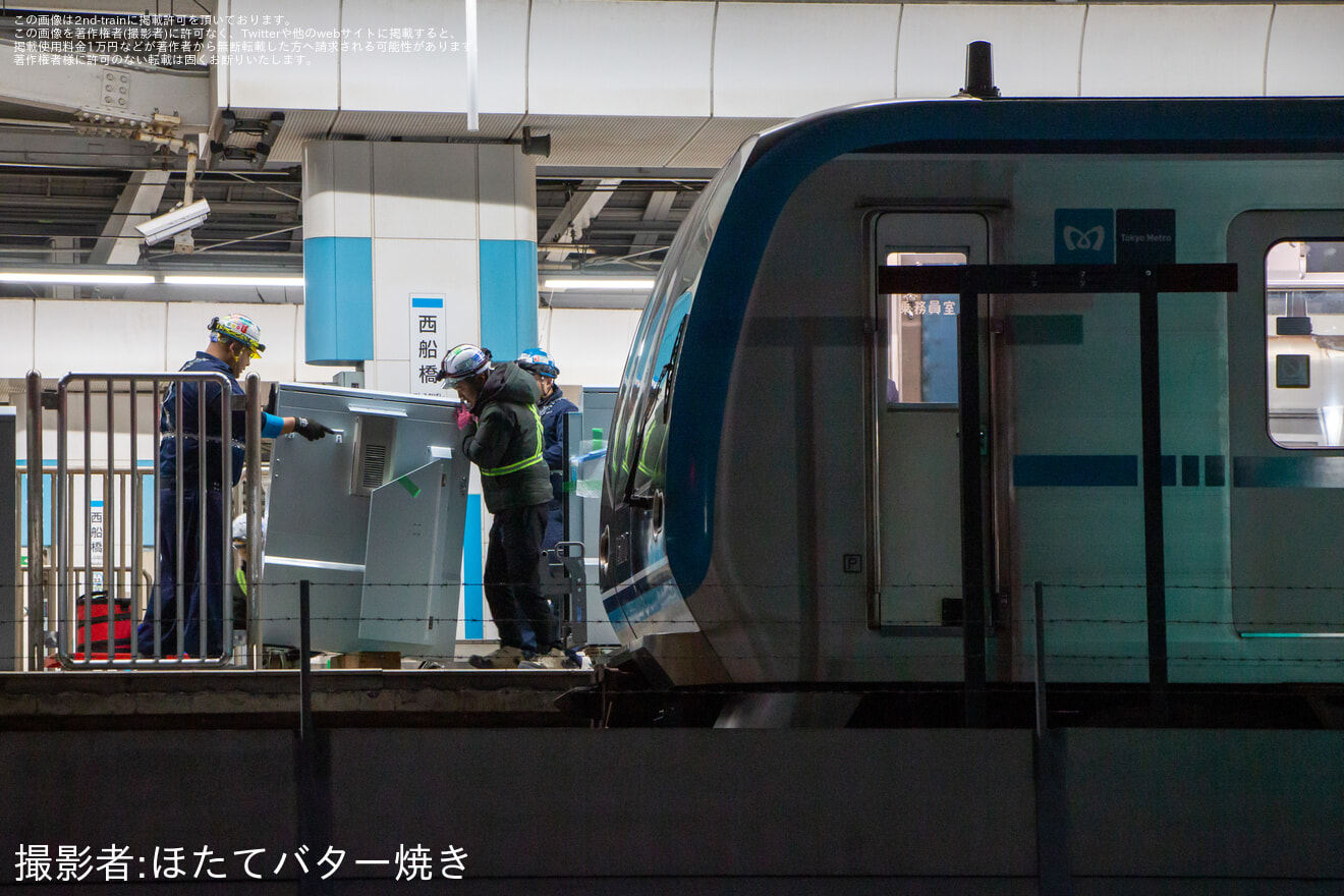 【メトロ】西船橋駅8番線にホームドアが設置の拡大写真