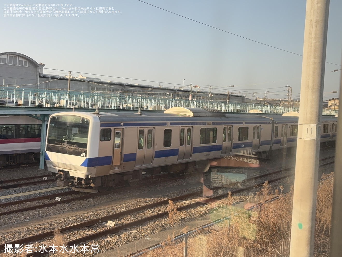 【JR東】E531系K556編成がスカートを外した状態で勝田車両センターに留置の拡大写真