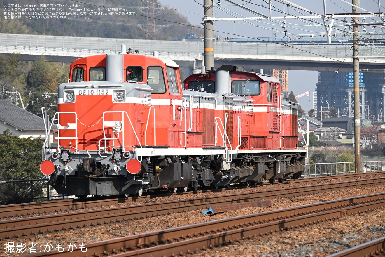 【JR西】DD51牽引のDE10-1152向日町常駐機交換の拡大写真