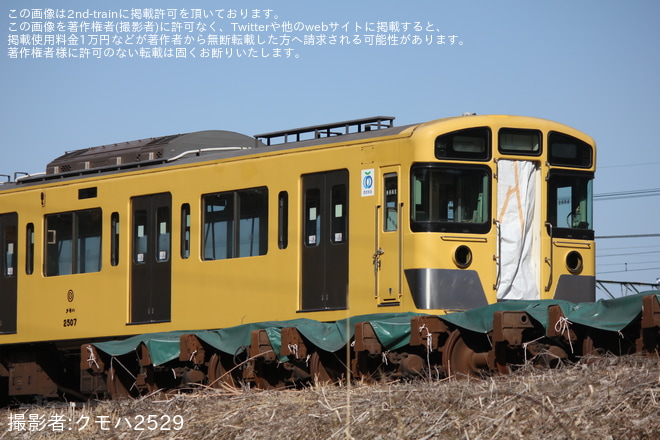 【西武】2000系2507Fの前面貫通扉などが撤去されるを横瀬車両基地で撮影した写真