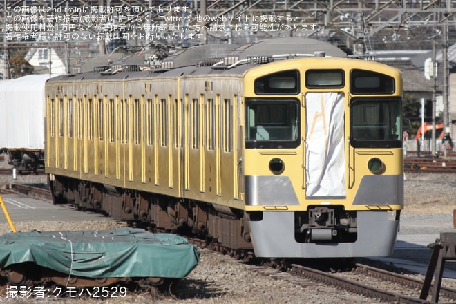 【西武】2000系2507Fの前面貫通扉などが撤去されるを横瀬車両基地で撮影した写真