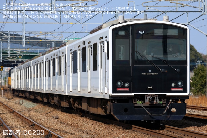 【JR九】305系W6編成小倉総合車両センター入場を不明で撮影した写真