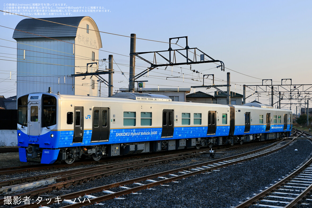 【JR四】3600系ハイブリッド気動車が多度津工場入場の拡大写真