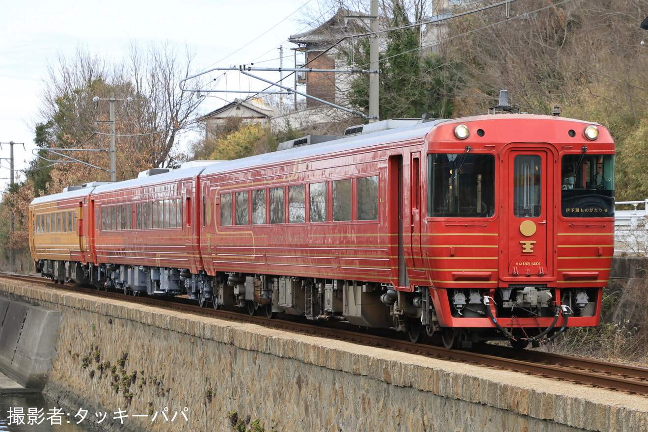 【JR四】キハ185系「伊予灘ものがたり」が検査を終えて多度津工場出場の拡大写真