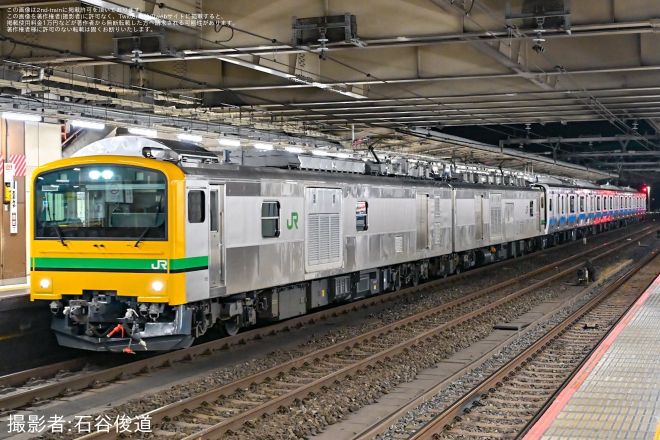 【JR東】E131系800番台N10編成 新潟車両センターから配給輸送の拡大写真