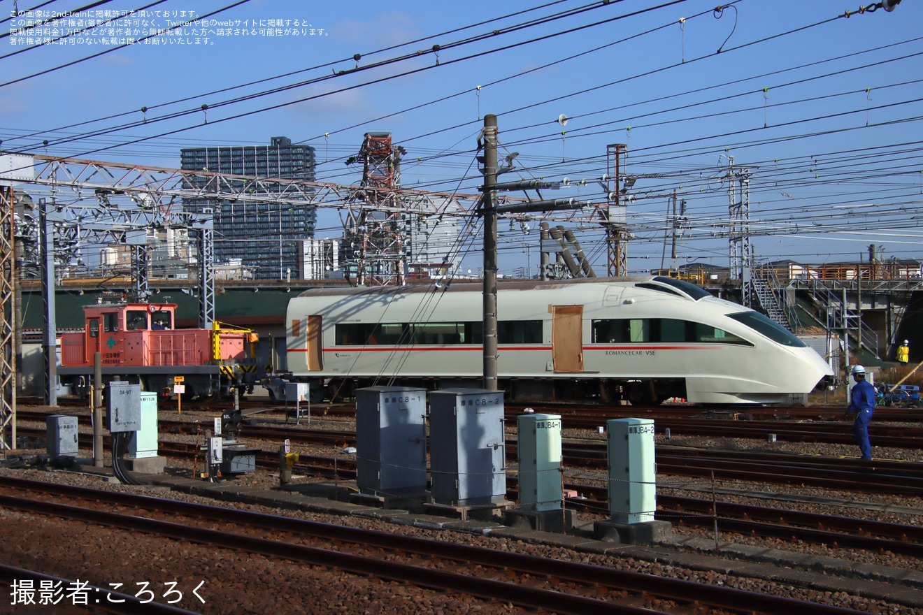 【小田急】50000形VSEの50001Fのうち50901が入換を実施の拡大写真