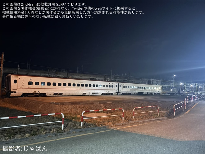 【JR九】2016年熊本地震で被災して保存されていた800系新幹線U005編成の1号車が保管されていた場所から移動 - 熊本総合車両所付近にて撮影