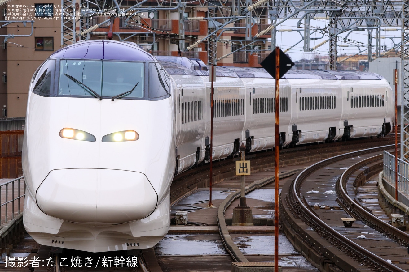 【JR東】荷物専用新幹線（はこビュン向け）に改造されたE3系L69編成が東北新幹線で試運転の拡大写真