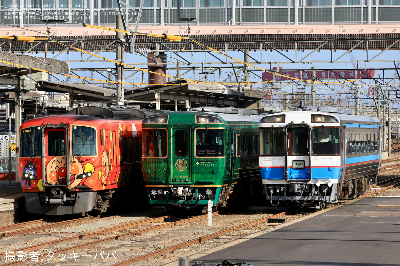 【JR四】キハ185系キハ185-3107が検査を終えて多度津工場出場の拡大写真