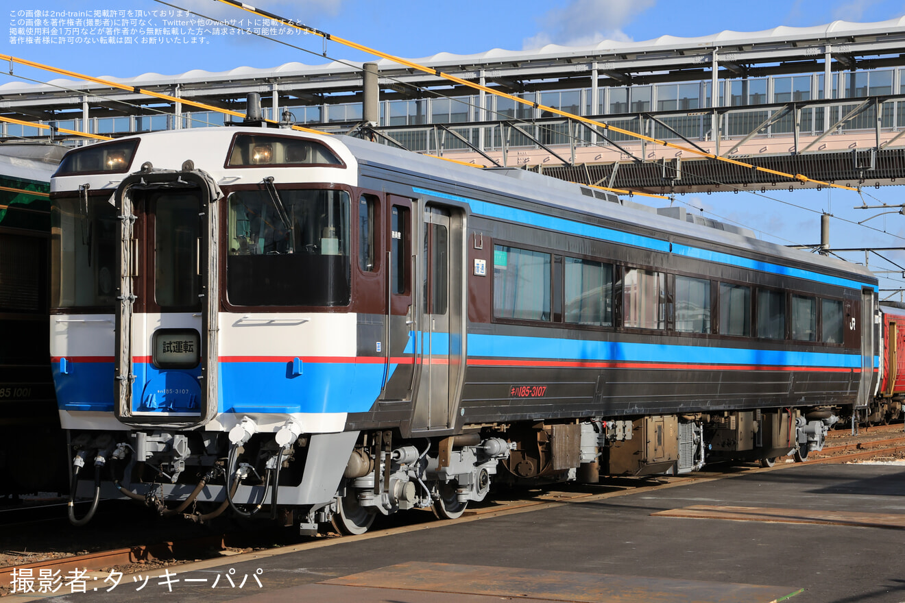 【JR四】キハ185系キハ185-3107が検査を終えて多度津工場出場の拡大写真