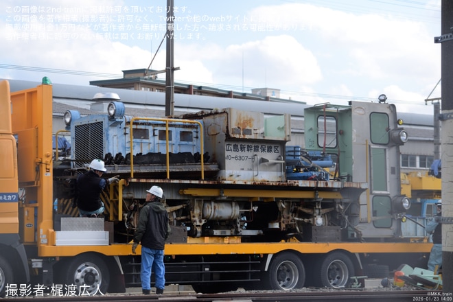【JR西】広島保守基地に置かれていたTMC200C(MO-6307-H)が解体の上搬出を不明で撮影した写真