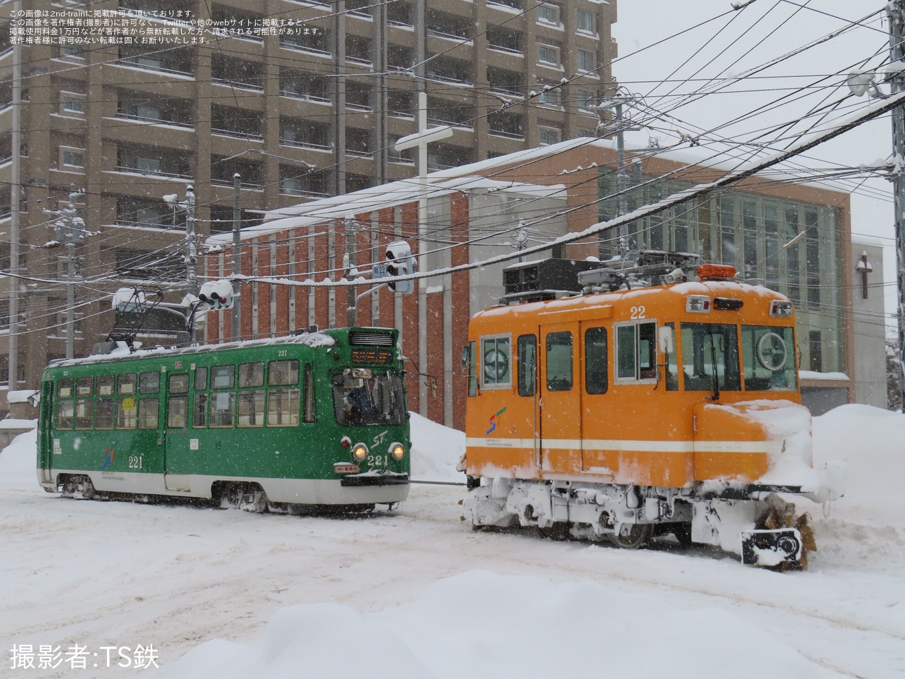 【札幌市交】雪20形雪22が220形221に救援の拡大写真
