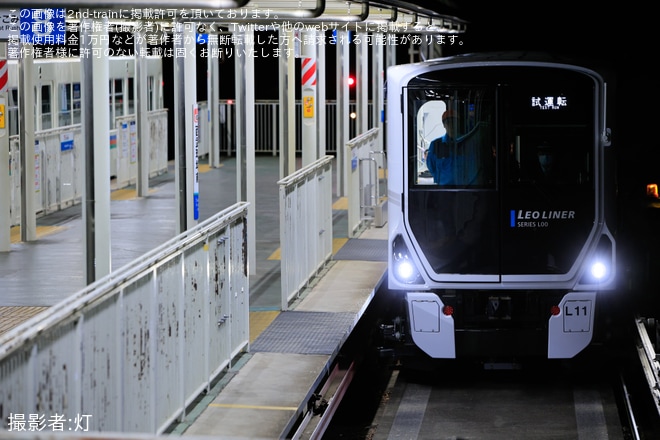 【西武】新型レオライナー第1編成L00系のL11編成が夜間試運転を不明で撮影した写真