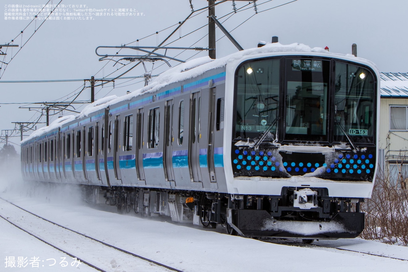 【JR東】仙石線のE131系800番台センN13編成がJ-TREC新津事業所を出場し試運転の拡大写真