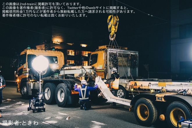 【京福】モボ101形103号が廃車・解体のため西院車庫から陸送を不明で撮影した写真